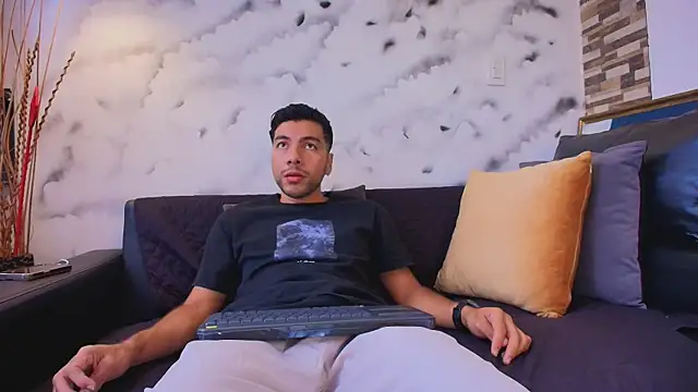 Max Hornye online show from 04/17/26, 06:55