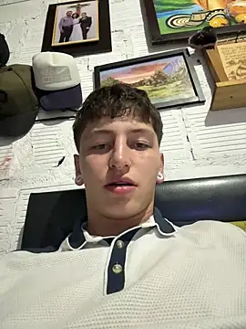 Snapshot of ARON_LUXX chatting on 03/14/26, 11:00 ARON LUXX online show from 03/14/26, 11:00
