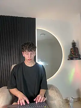 Snapshot of ARON_LUXX chatting on 02/14/26, 03:07 ARON LUXX online show from 02/14/26, 03:07