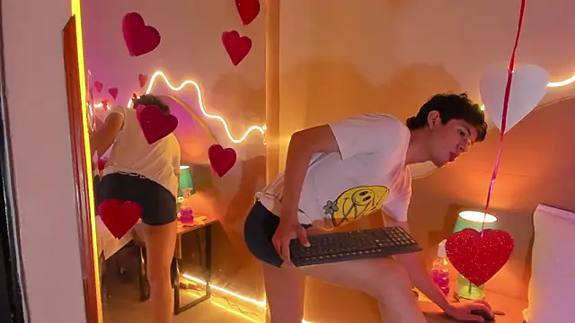 Snapshot of Christian_Foxx chatting on 02/13/26, 01:33 Christian Foxx online show from 02/13/26, 01:33