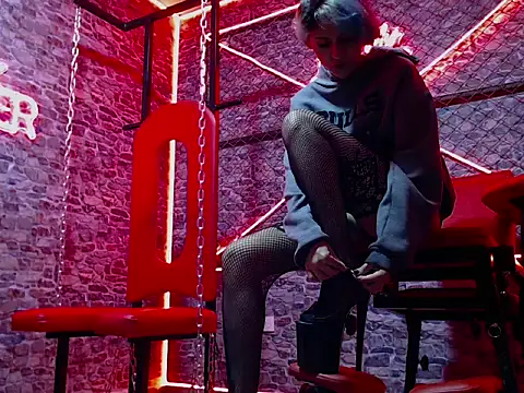 Snapshot of MiistressBlu chatting on 02/06/26, 02:02 MiistressBlu online show from 02/06/26, 02:02