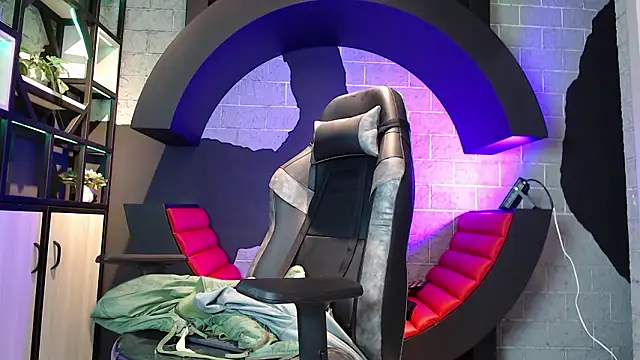 Snapshot of MiistressBlu chatting on 02/24/26, 01:34 MiistressBlu online show from 02/24/26, 01:34