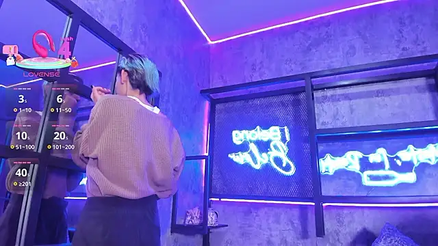 Snapshot of MiistressBlu chatting on 02/14/26, 01:33 MiistressBlu online show from 02/14/26, 01:33