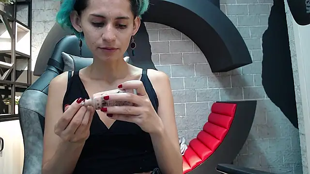 Snapshot of MiistressBlu chatting on 02/27/26, 01:44 MiistressBlu online show from 02/27/26, 01:44