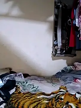 Snapshot of polla_large_active chatting on 04/16/26, 04:30 polla large active online show from 04/16/26, 04:30