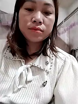 Snapshot of cong1122 chatting on 03/01/26, 12:43 cong1122 online show from 03/01/26, 12:43