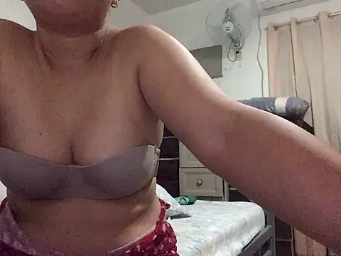 Snapshot of lady_candy85 chatting on 02/08/26, 08:28 lady candy85 online show from 02/08/26, 08:28