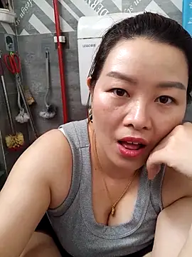Jennie dogy online show from 05/18/26, 01:17