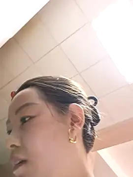 Snapshot of Jennie_dogy chatting on 03/28/26, 01:17 Jennie dogy online show from 03/28/26, 01:17