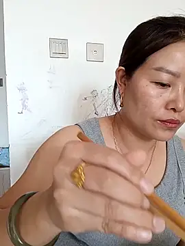 Snapshot of Jennie_dogy chatting on 04/07/26, 12:56 Jennie dogy online show from 04/07/26, 12:56