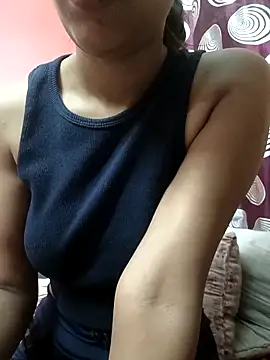 Snapshot of komalsharma99 chatting on 05/05/26, 07:11 komalsharma99 online show from 05/05/26, 07:11