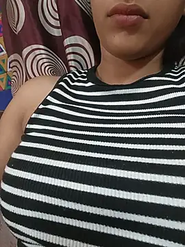 Snapshot of komalsharma99 chatting on 05/17/26, 05:18 komalsharma99 online show from 05/17/26, 05:18