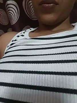 Snapshot of komalsharma99 chatting on 06/02/26, 05:24 komalsharma99 online show from 06/02/26, 05:24