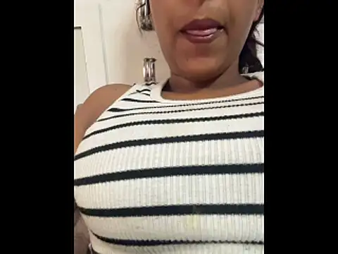 Snapshot of komalsharma99 chatting on 06/12/26, 04:54 komalsharma99 online show from 06/12/26, 04:54
