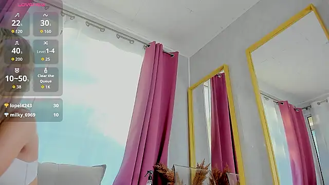 Snapshot of MeganKroft_ chatting on 02/19/26, 06:32 MeganKroft online show from 02/19/26, 06:32