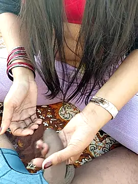 Snapshot of x_couple2 chatting on 02/24/26, 11:33 x couple2 online show from 02/24/26, 11:33