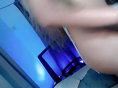 yoursecret admirer21 online show from 04/17/26, 02:14