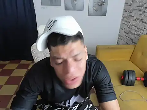 Snapshot of Andres_sant_ chatting on 02/13/26, 04:12 Andres sant online show from 02/13/26, 04:12