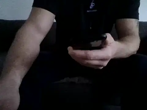 Snapshot of Tommyzzzzzz chatting on 12/14/24, 08:45 Tommyzzzzzz online show from 12/14/24, 08:45