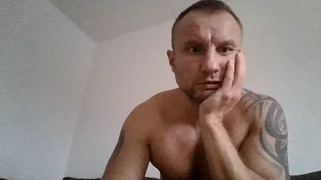 Snapshot of Tommyzzzzzz chatting on 12/29/24, 08:11 Tommyzzzzzz online show from 12/29/24, 08:11