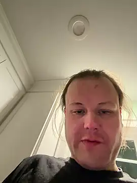 Snapshot of RaeganV chatting on 02/24/26, 02:12 RaeganV online show from 02/24/26, 02:12