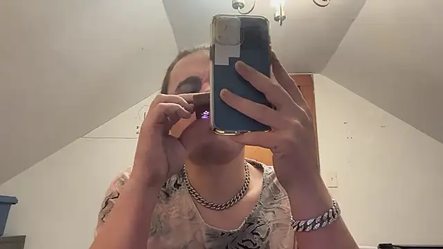 Snapshot of RaeganV chatting on 02/23/26, 07:53 RaeganV online show from 02/23/26, 07:53