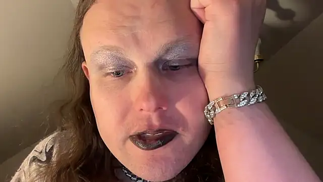 Snapshot of RaeganV chatting on 03/01/26, 01:55 RaeganV online show from 03/01/26, 01:55