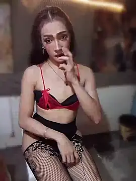 GeorginaLove09 online show from 05/19/26, 04:47