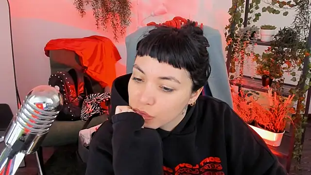 Snapshot of NeoGeisha chatting on 05/12/26, 01:06 NeoGeisha online show from 05/12/26, 01:06