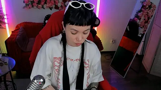 Snapshot of NeoGeisha chatting on 05/19/26, 01:40 NeoGeisha online show from 05/19/26, 01:40