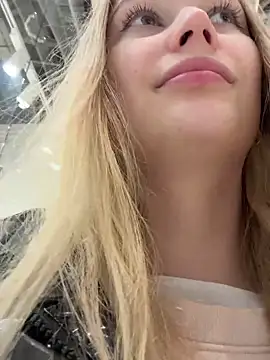 Snapshot of blonde_exe chatting on 02/21/26, 03:47 blonde exe online show from 02/21/26, 03:47