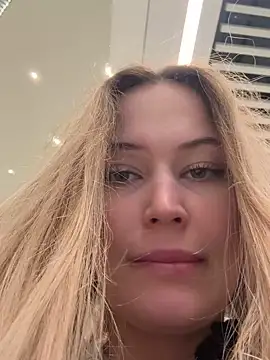 Snapshot of blonde_exe chatting on 02/13/26, 03:45 blonde exe online show from 02/13/26, 03:45