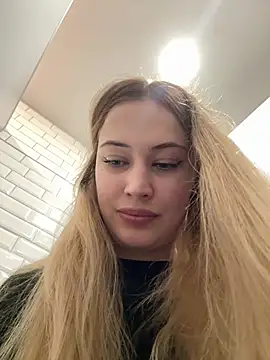 Snapshot of blonde_exe chatting on 02/27/26, 01:00 blonde exe online show from 02/27/26, 01:00