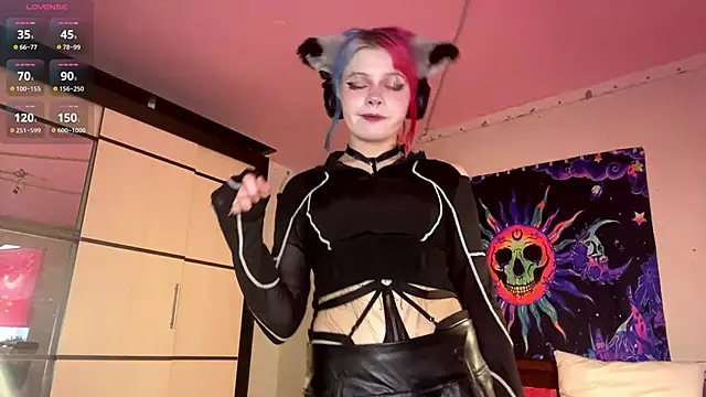 Snapshot of MeowMixer chatting on 02/27/26, 02:39 MeowMixer online show from 02/27/26, 02:39