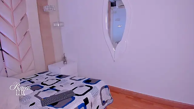 Snapshot of Raven_Luxx chatting on 02/20/26, 06:26 Raven Luxx online show from 02/20/26, 06:26