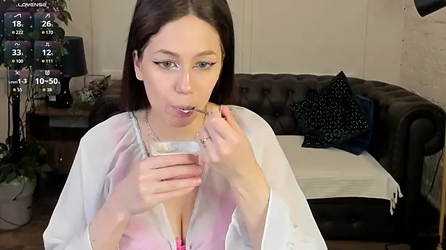 laylaura online show from 03/27/26, 08:37