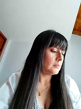 Snapshot of Lyonette_reading1 chatting on 02/05/26, 02:13 Lyonette reading1 online show from 02/05/26, 02:13