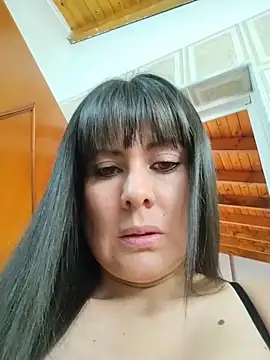 Snapshot of Lyonette_reading1 chatting on 06/21/26, 01:39 Lyonette reading1 online show from 06/21/26, 01:39