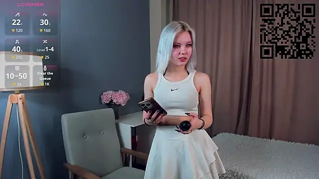 GoldenLenarz online show from 04/10/26, 11:06