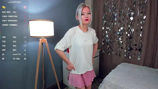 Snapshot of GoldenLenarz chatting on 02/20/26, 11:12 GoldenLenarz online show from 02/20/26, 11:12