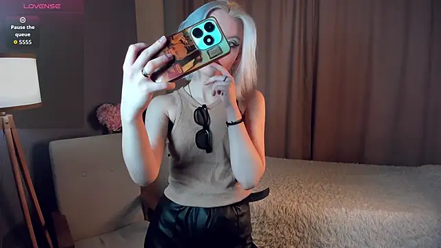 GoldenLenarz online show from 03/11/26, 11:04