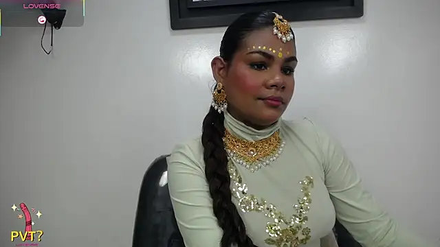 yaazhinii online show from 04/04/26, 11:39