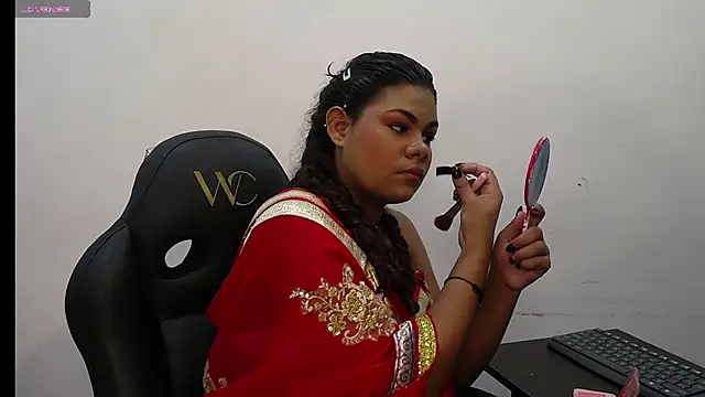 yaazhinii online show from 03/05/26, 11:51