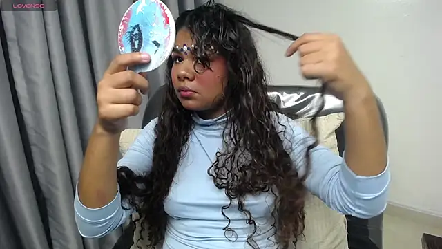 yaazhinii online show from 03/19/26, 11:54