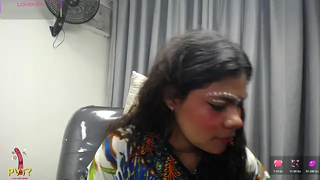 yaazhinii online show from 03/20/26, 12:06