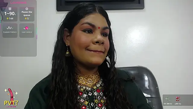 Snapshot of yaazhinii chatting on 06/23/26, 11:52 yaazhinii online show from 06/23/26, 11:52