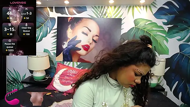 yaazhinii online show from 03/25/26, 11:42