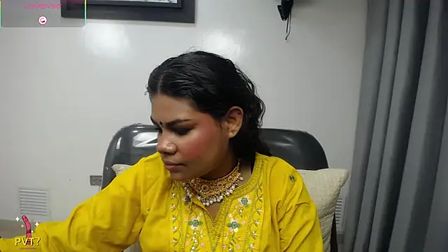 yaazhinii online show from 04/12/26, 12:19