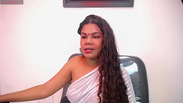 yaazhinii online show from 03/16/26, 11:47