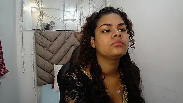 yaazhinii online show from 03/12/26, 11:25